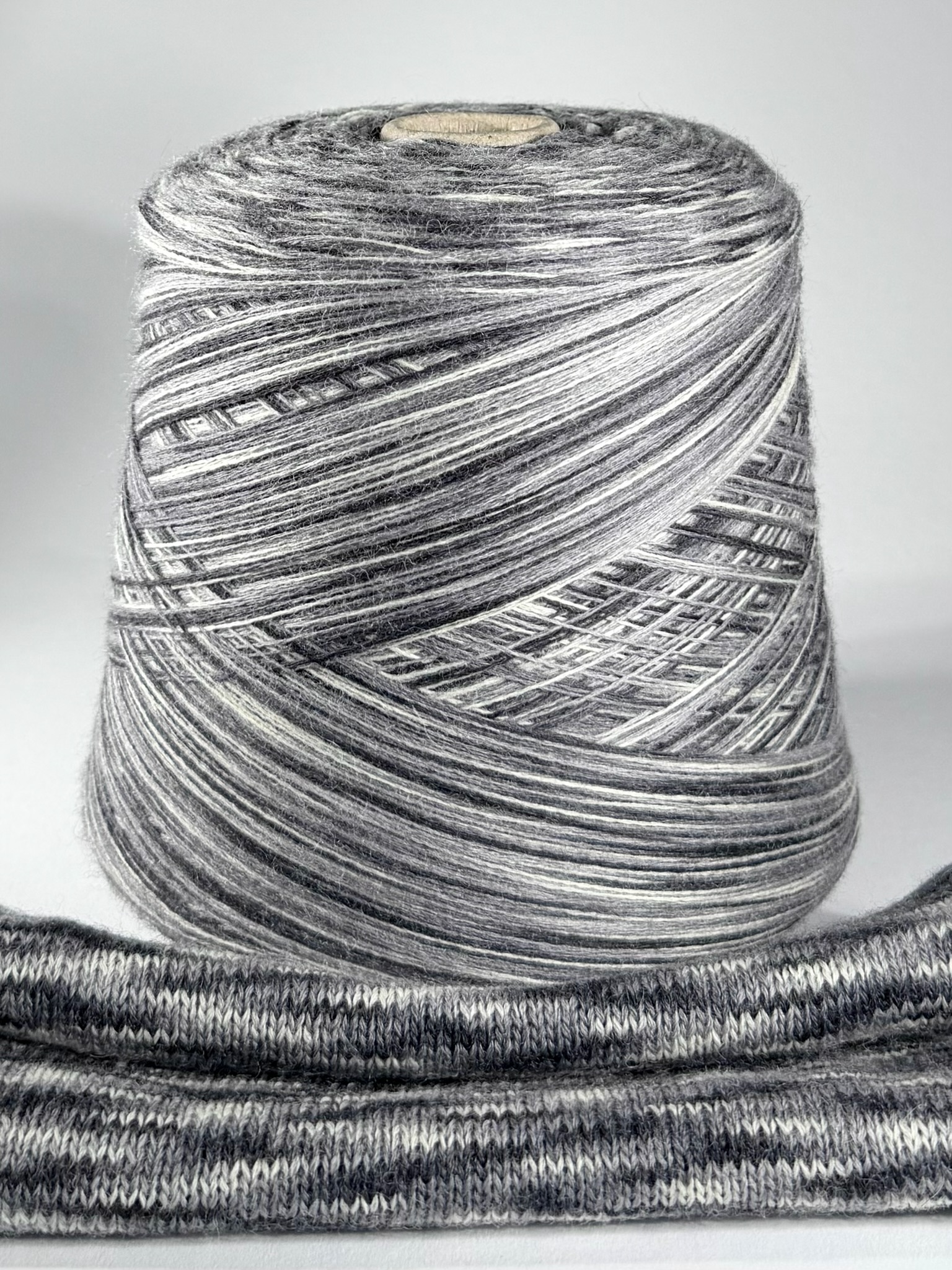 Lana Shetland 100% – filato strutturato a degradé artigianale 02 foto 2